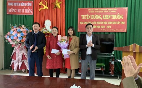 Tuyên dương, khen thưởng học sinh giỏi, giáo viên có học sinh cấp tỉnh năm học 2022 - 2023